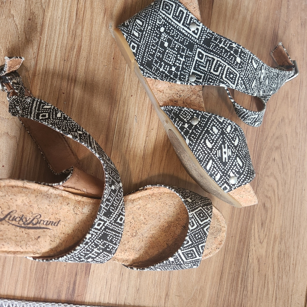 Lucky Brand Black and White Patterned Wedges